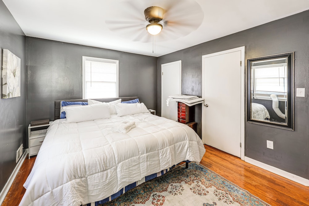 Fireplaces, Fire Pit & Family Fun: Alexandria Home