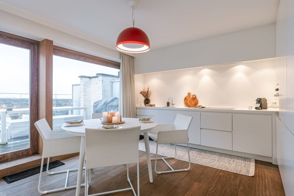 Modern Apartment With Terraces and Parking