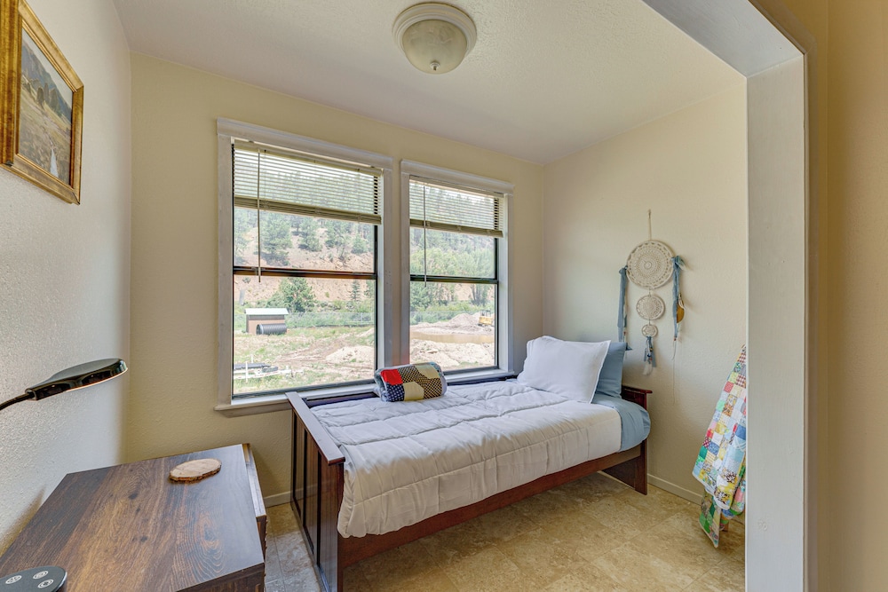 Bike, Hike & Ski: Creek-view Condo in Red River!