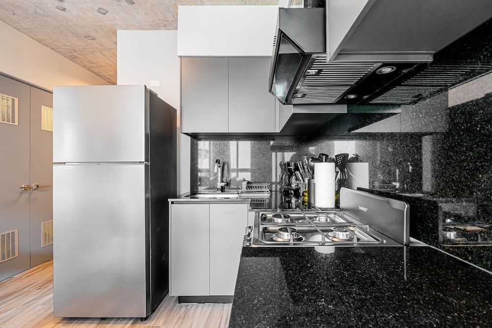 w Splendid 1BR in the Heart of Centriqo