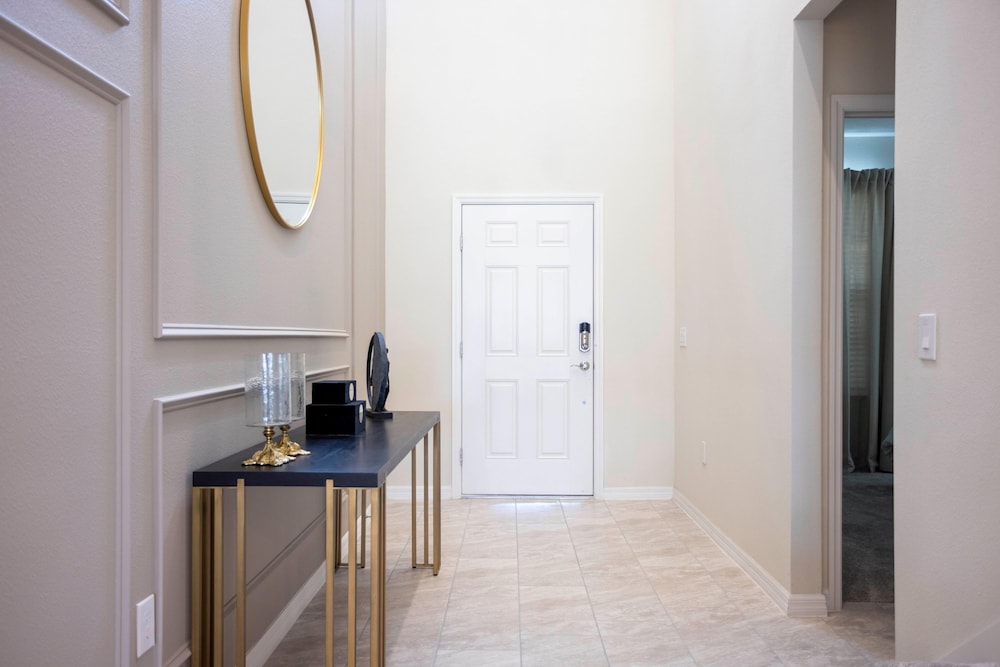 2330 LC - Luxurious 8BR Townhome Getaway view 3