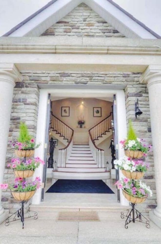 Lakeview Lodge Bed and Breakfast