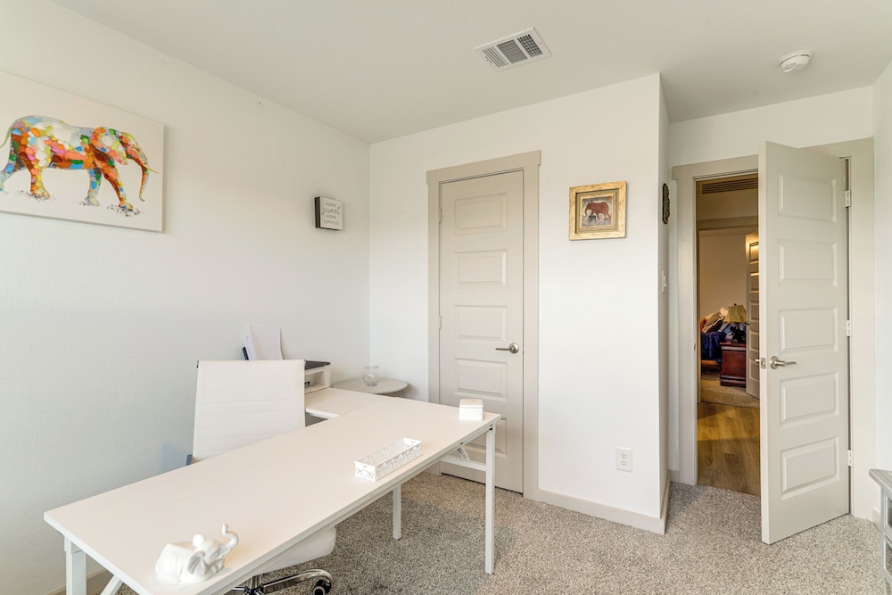 Fenced Yard: Quiet Family Home in Richmond