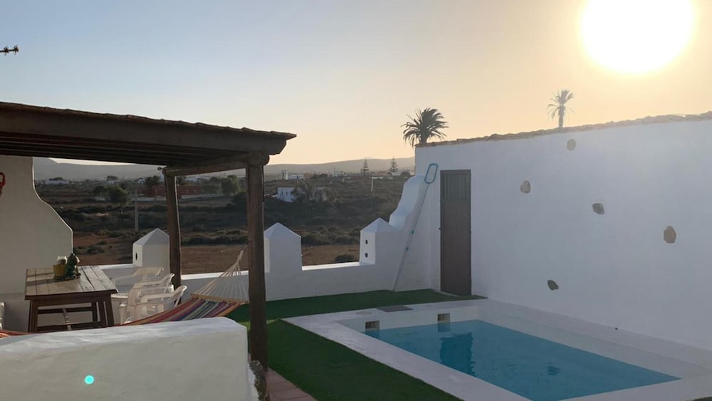Rest and Enjoy in This Small, but Cozy Villa in Paradise photo 2