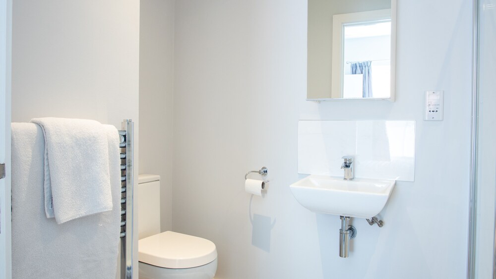 Modern Apartment in Stratford Upon Avon With Parking Wifi and Netflix view 4