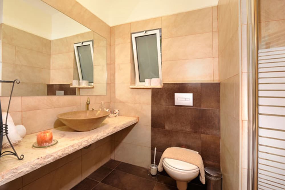 Mul Kineret Suites