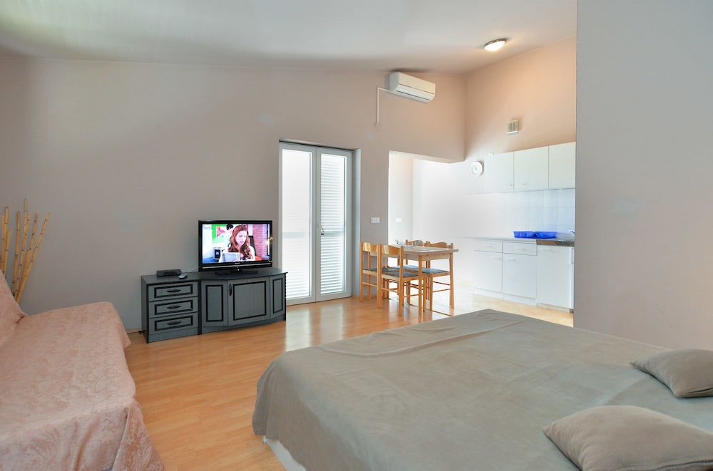Apartment 1692 view 4