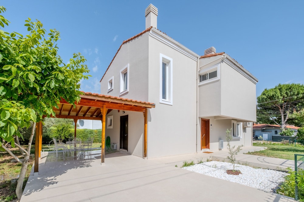 Villa w Garden 5 min to Altinkoy Beach in Urla view 2