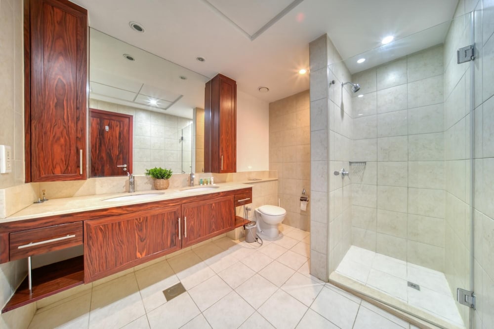 Urban Chic Downtown Apt w Dubai Fountain Views
