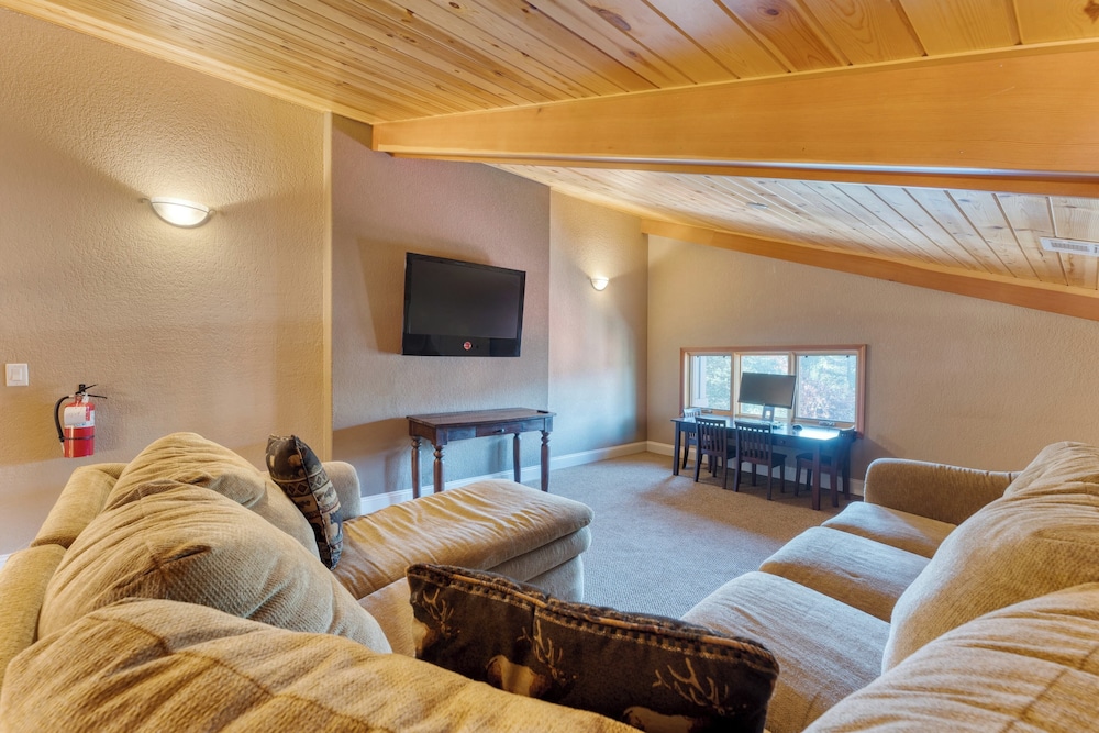 Luxe All-season Retreat by Avantstay Prime Location, Near Skiing