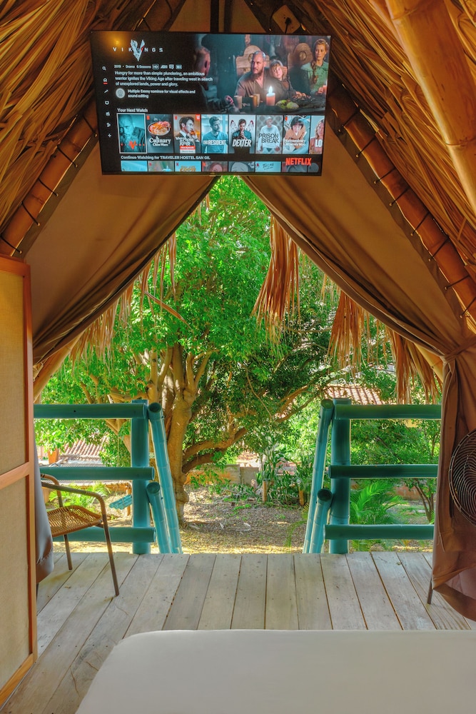Traveler Hostel