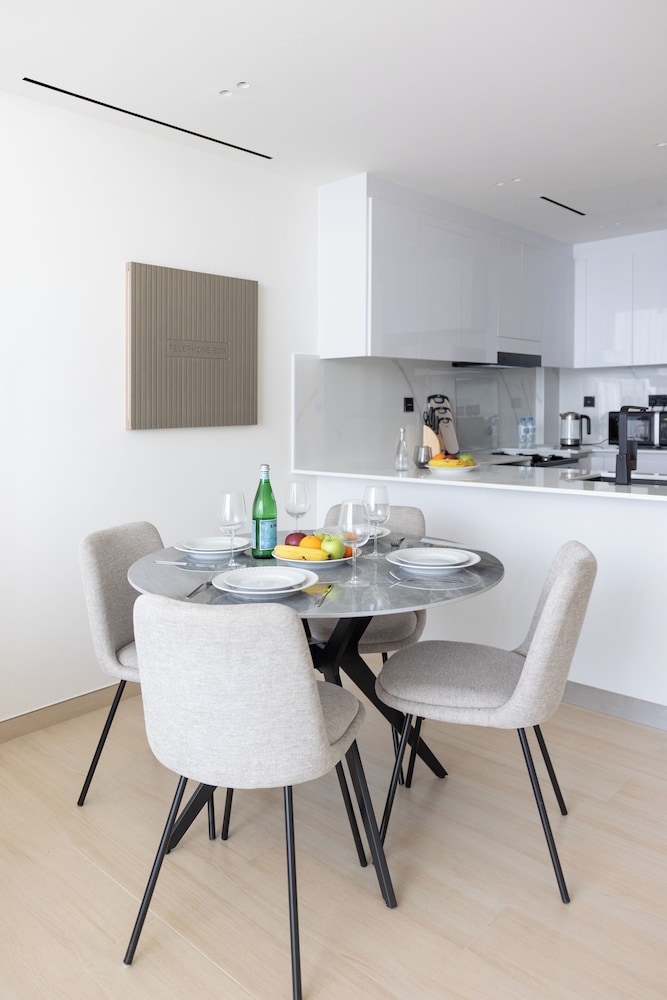 Bright 1BR in Binghatti Corner