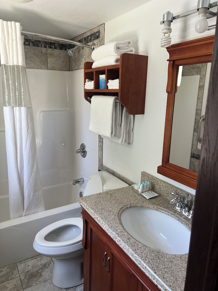 All Star Inn & Suites