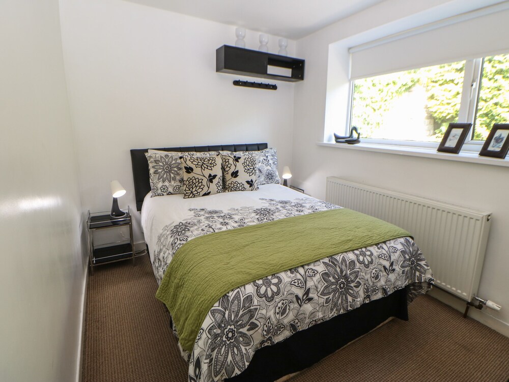 Hollie Cottage view 3