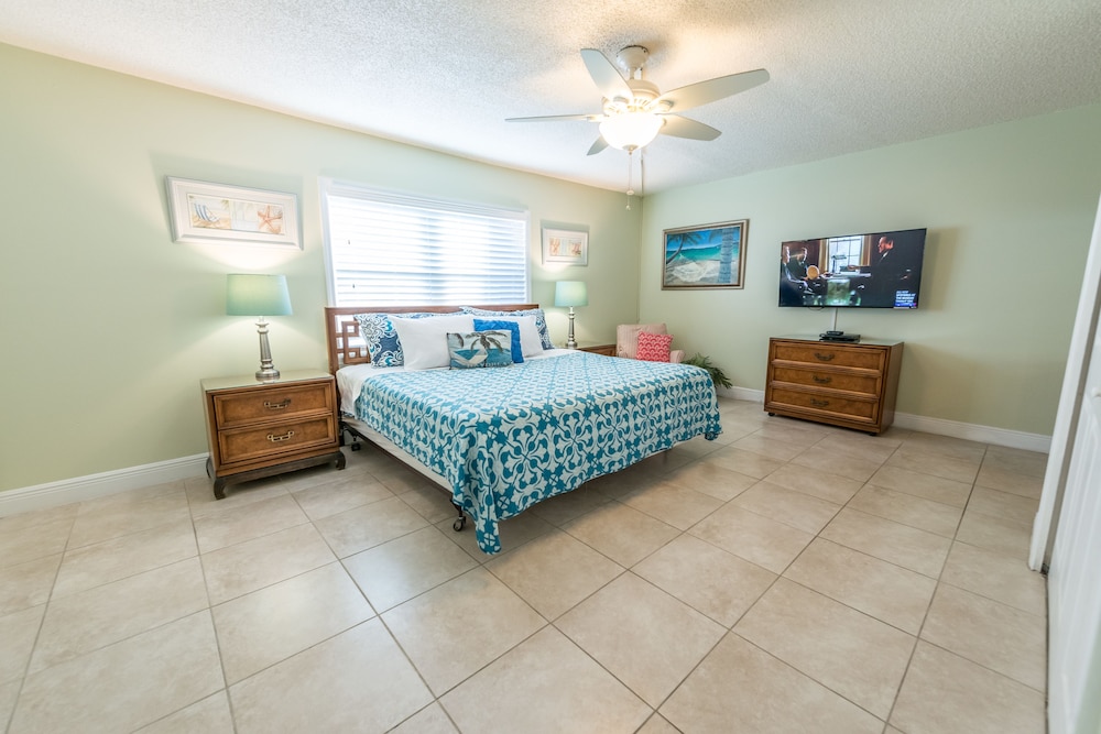 Cocoa Beach Club by Happy Palm Stays