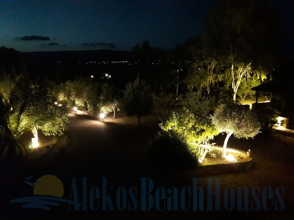 Alekos Beach Houses - Natura Verde