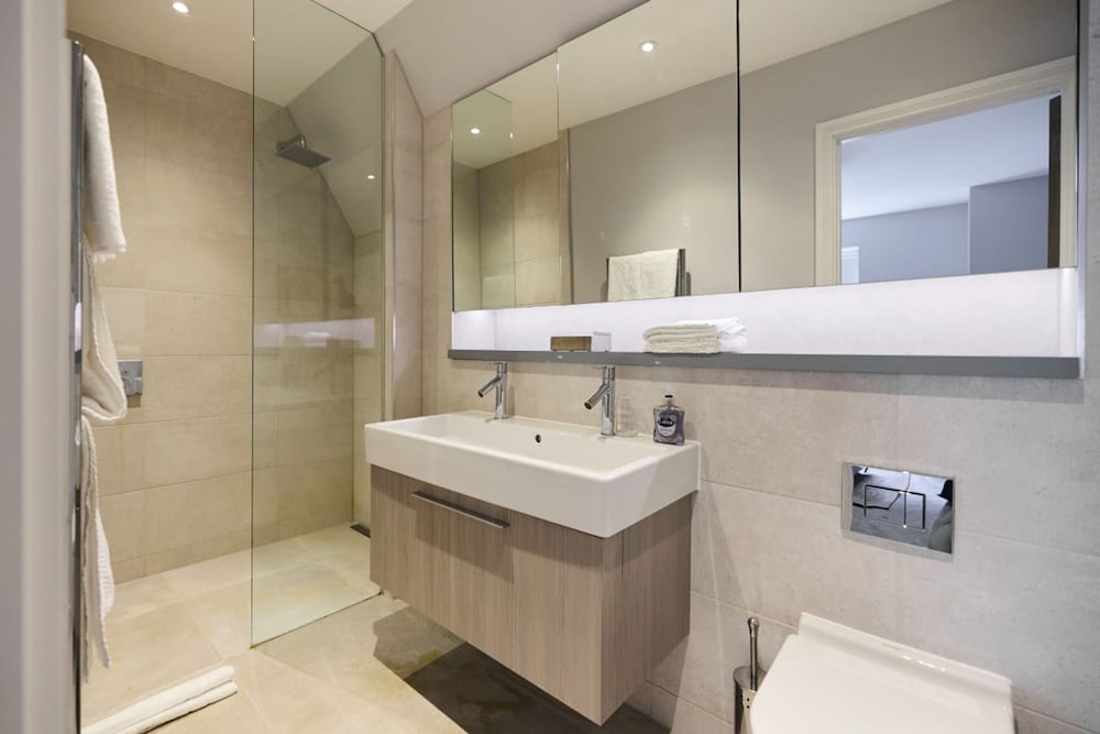 The Avery Hideout - Spacious 3bdr House With Rooftop Terrace