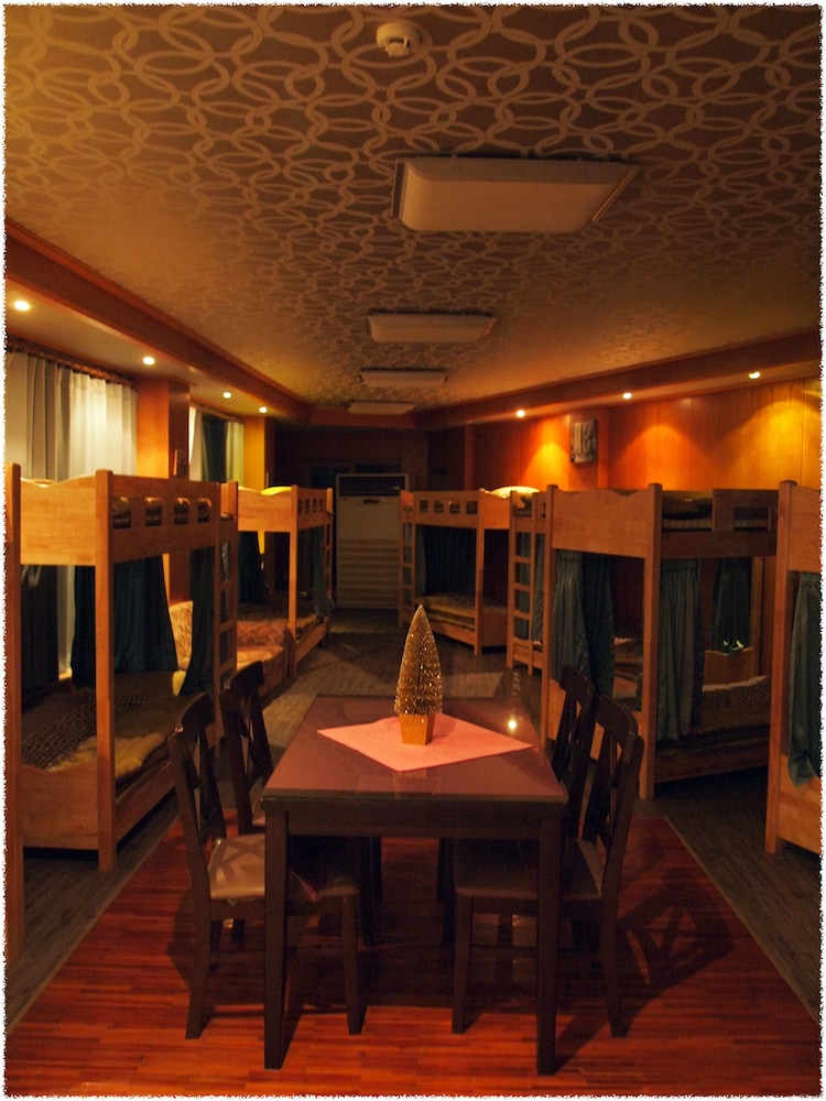 Elmar Guesthouse - Hostel