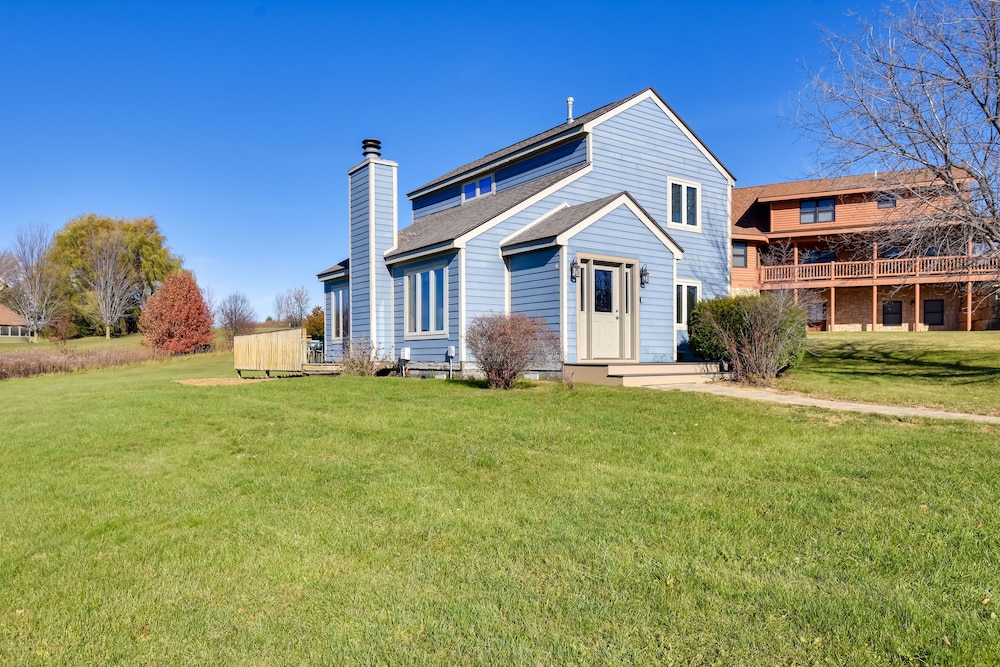 Cozy Illinois Abode w/ Deck & Grill, Near Golfing! view 2