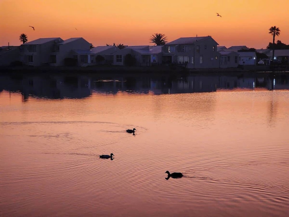 Flamingo Villa at Beach - Pool - Luxury - Solar Back Up