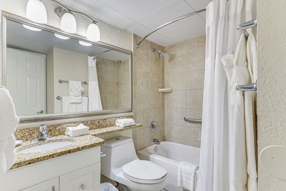Steps to Babes Beach: Condo w/ Pool in Galveston