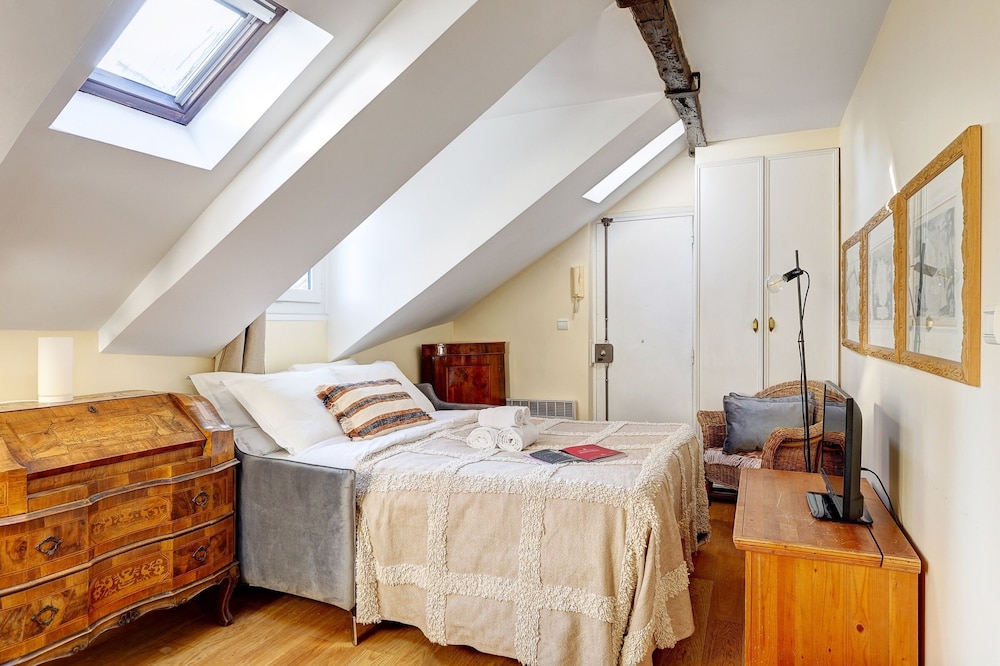 Comfortable 1BR in Latin Quarter
