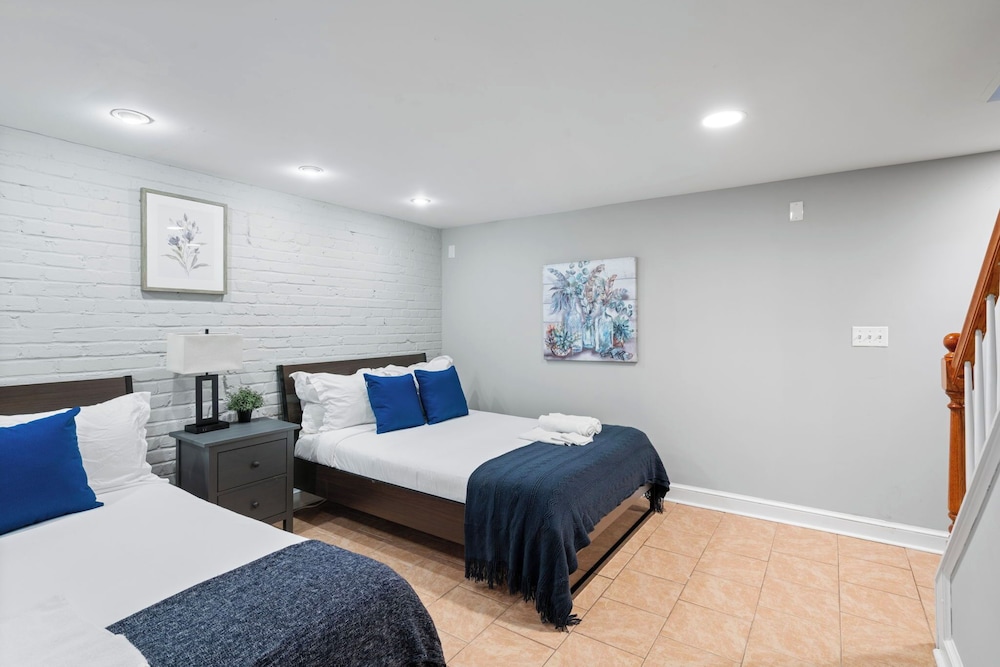 Charming Townhouse Retreat by Cozysuites
