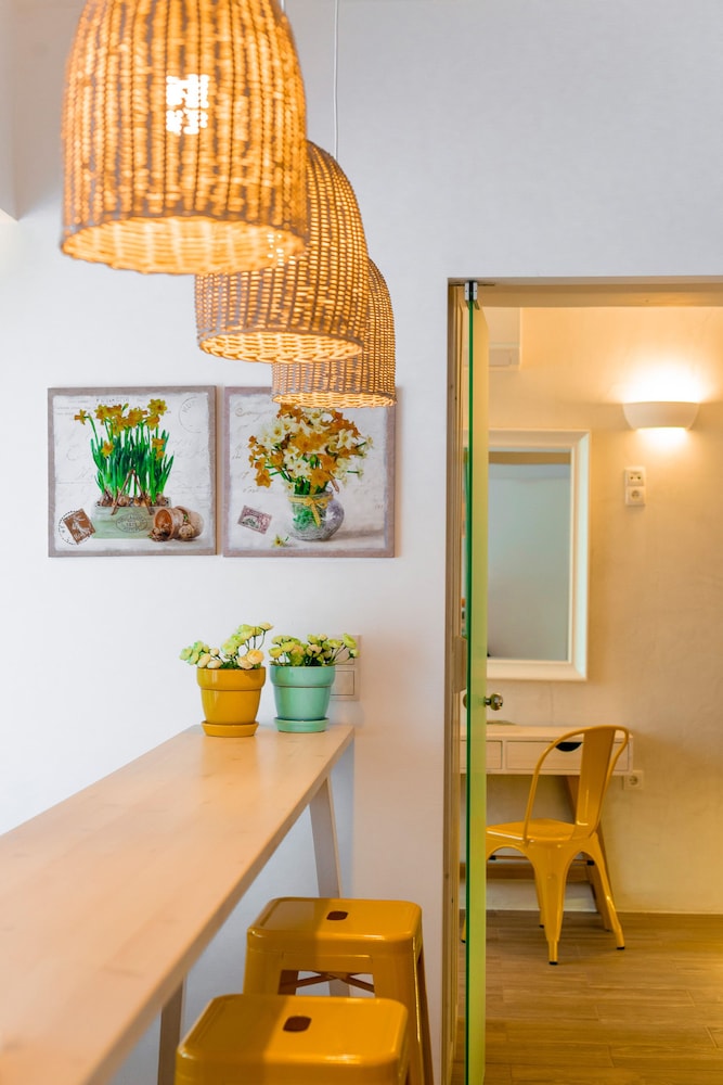 Kouros Home Hotel