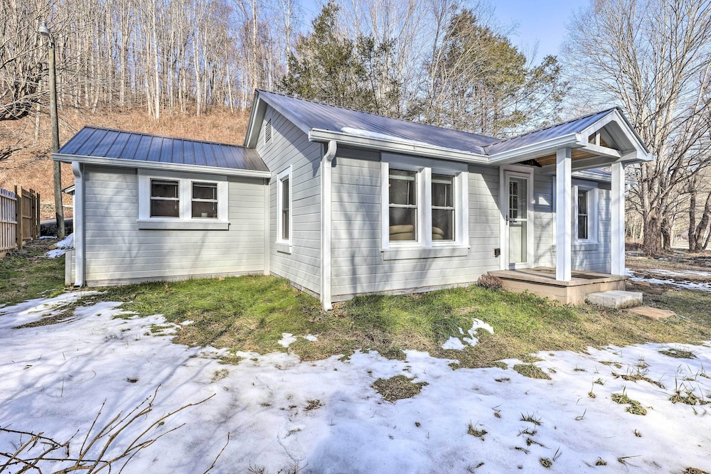Quaint Appalachian Getaway ~ 2 Mi to Boone! view 3