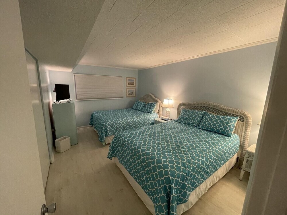 Ocean Hideaway 111 2 Bedroom Condo by RedAwning view 4