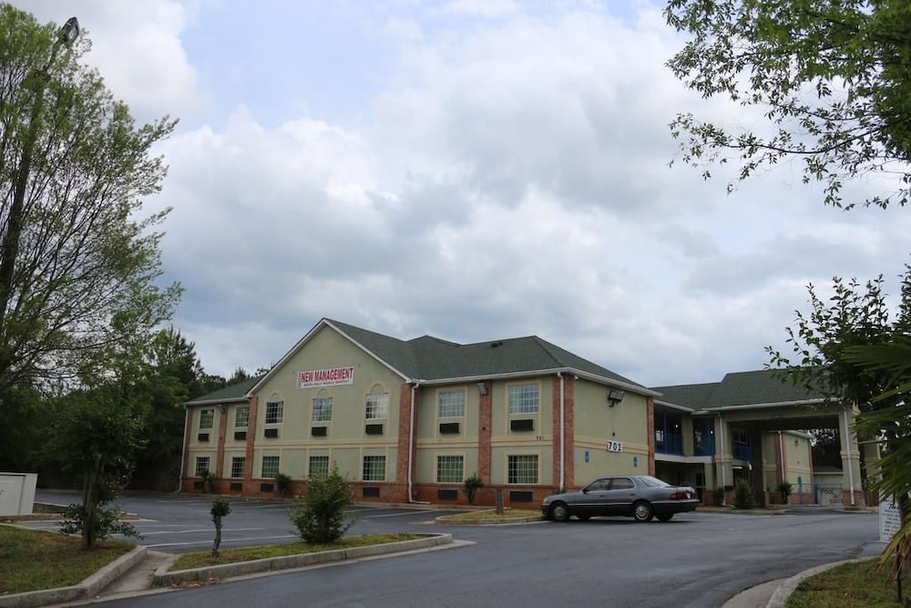 Magnolia Bay Hotel & Suites
