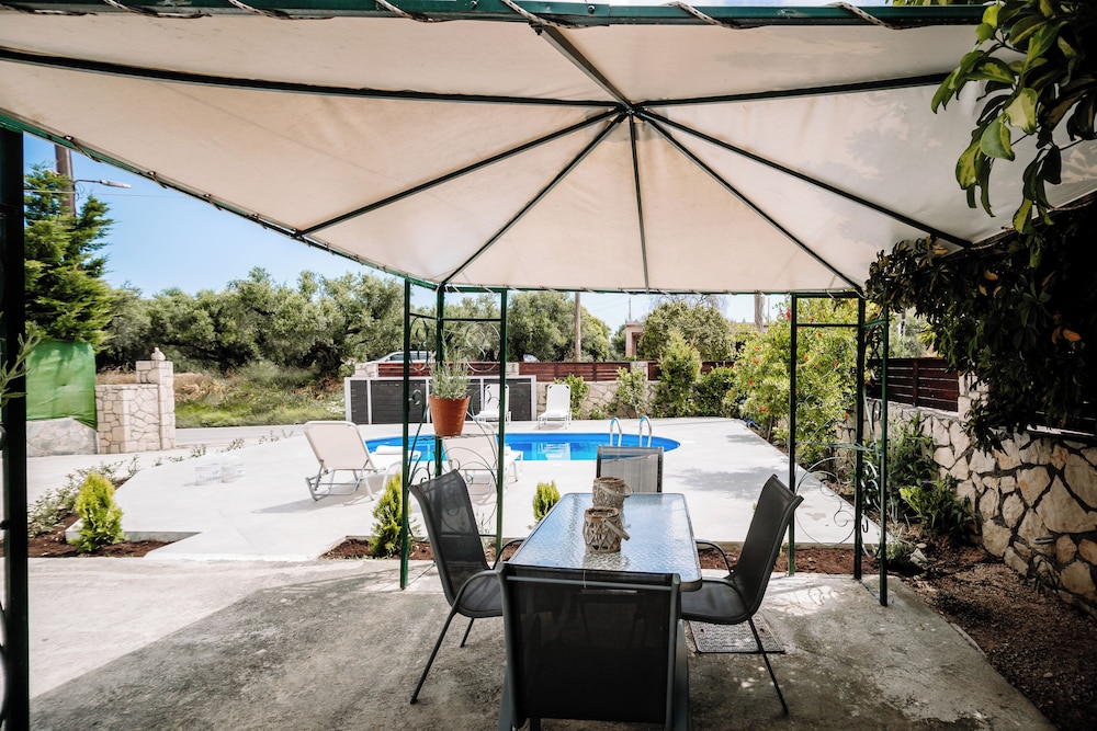 Rahes Villa With Private Swimming Pool