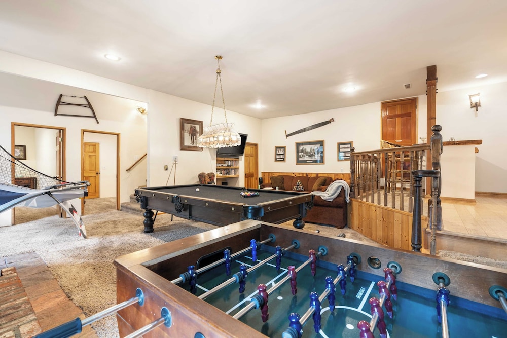 Lakeview Cabin w/ Game Room & Deck Near Ski Slopes & Trails Sleeps 20 Waterview by Avantstay