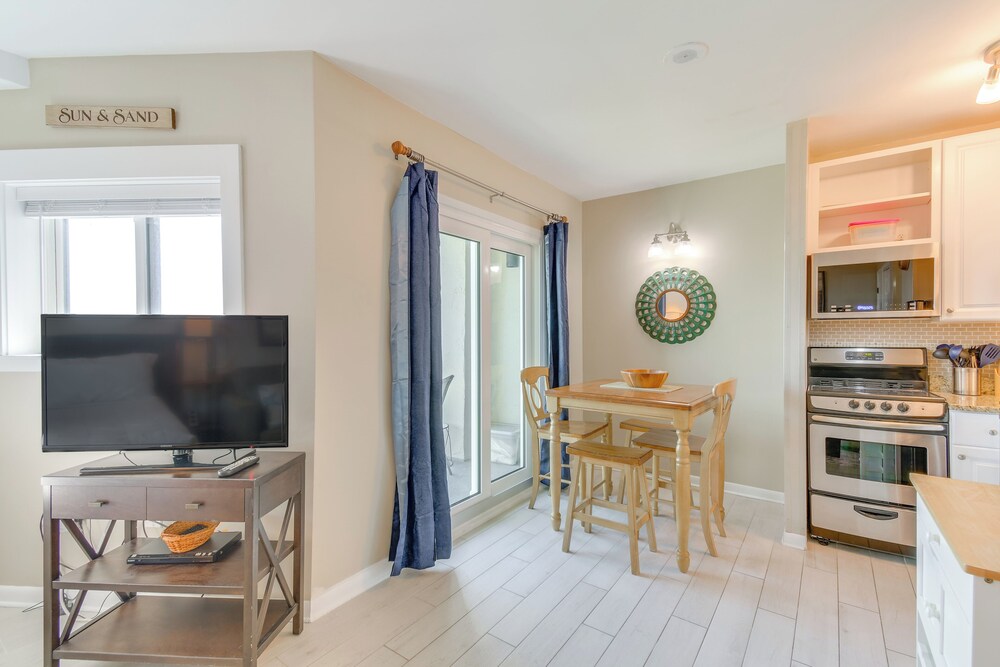On-site Beach Access: Studio in Gulf Shores