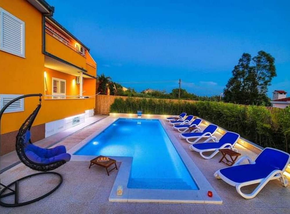 Kastel Luksic Scenic Villa With Pool