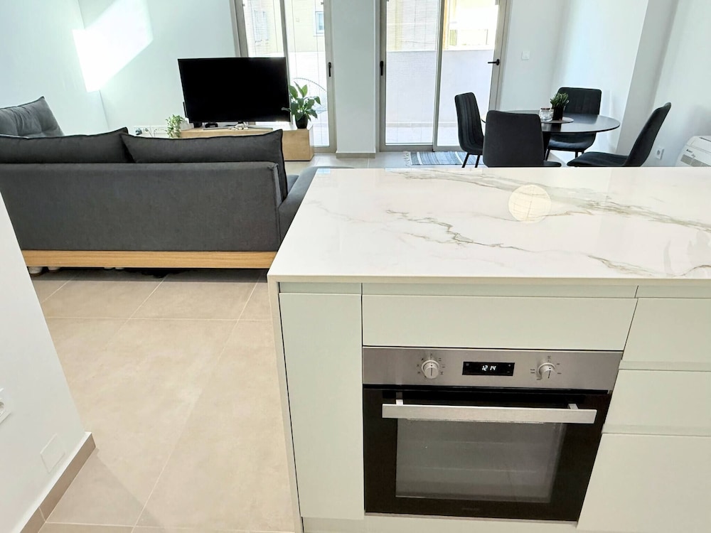 Azure Loft - 3min Walk to Beach, 10min to Old Town