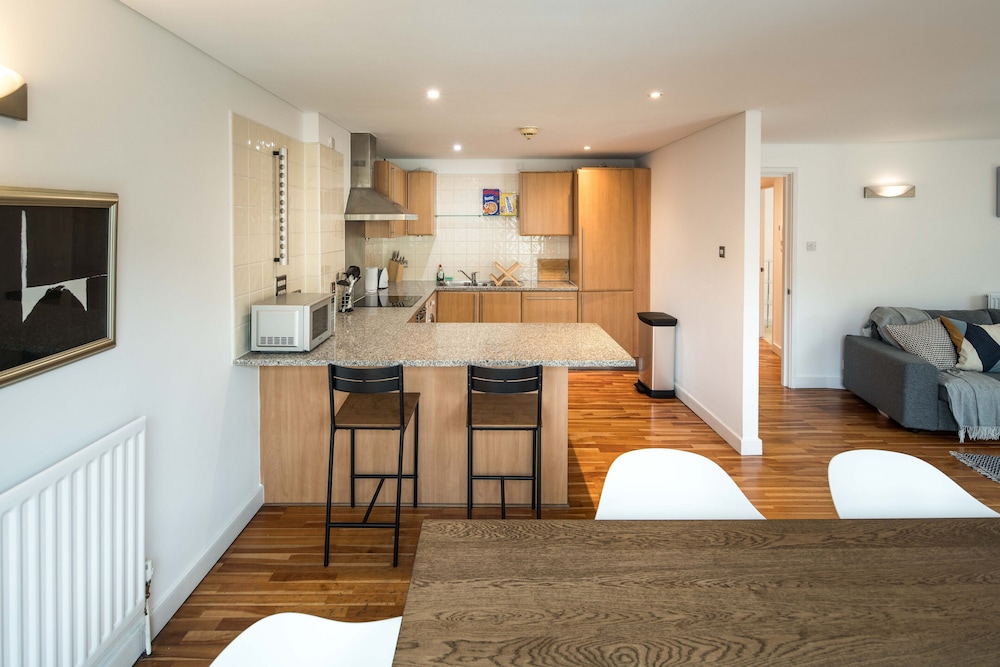 Broadband 2BD City Flat Farringdon Expedia