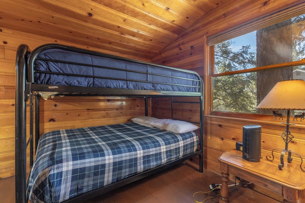 True Big Bear Lake Cabin with jacuzzi
