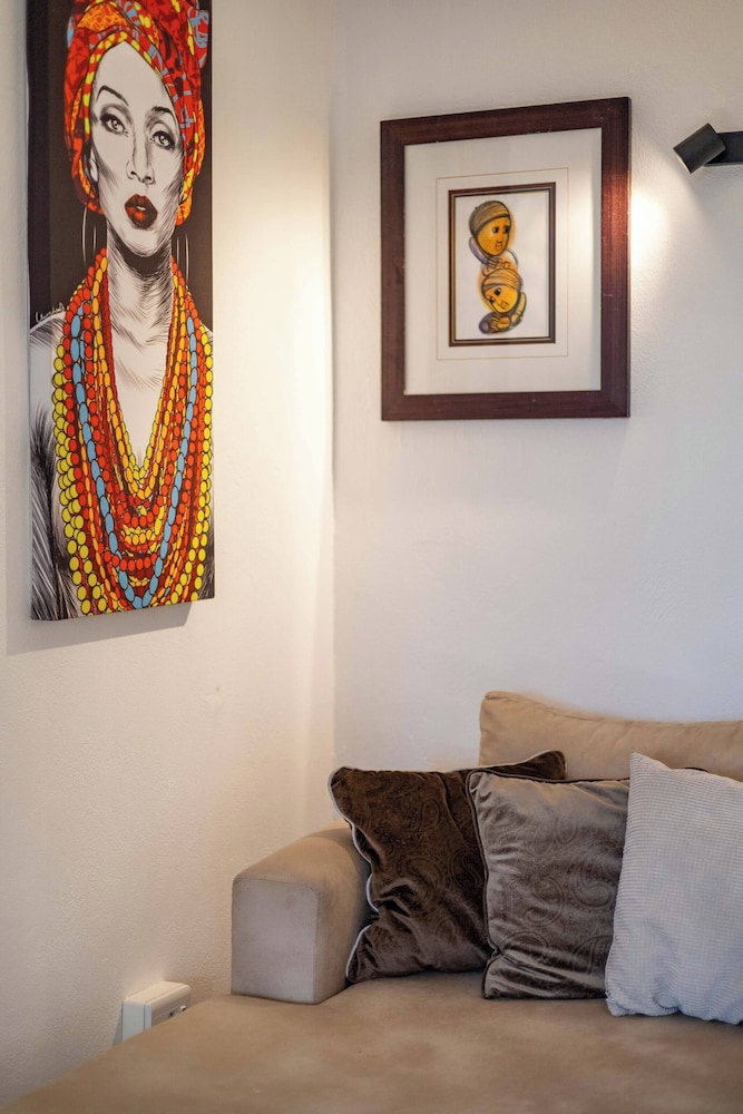 Charming Garden Cottage, Campsbay, Cape Town