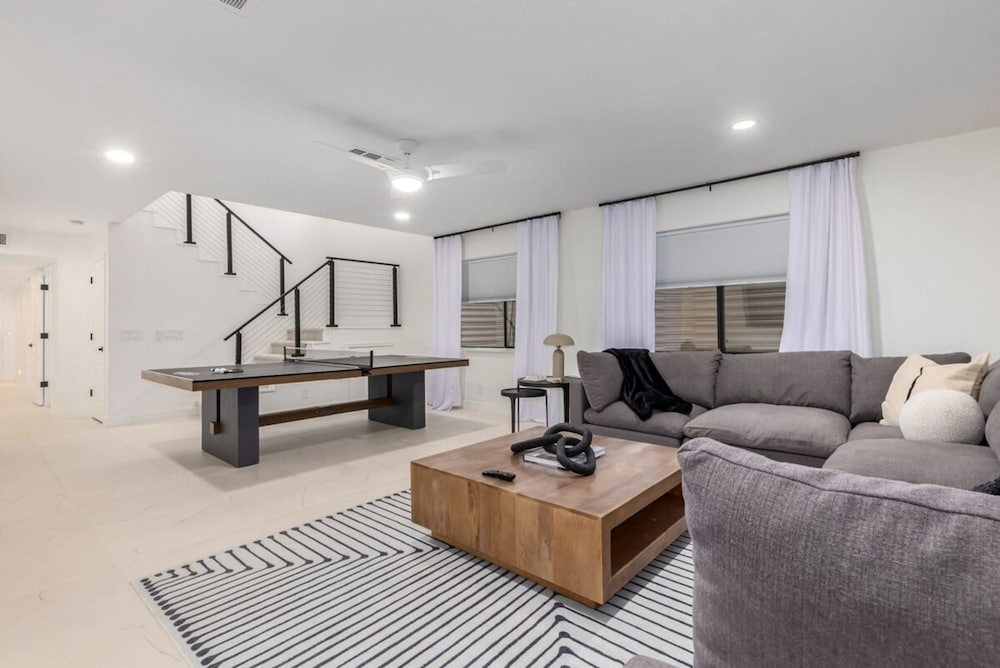 Anderson LUX Estate Private Bar Pool Sleeps 12