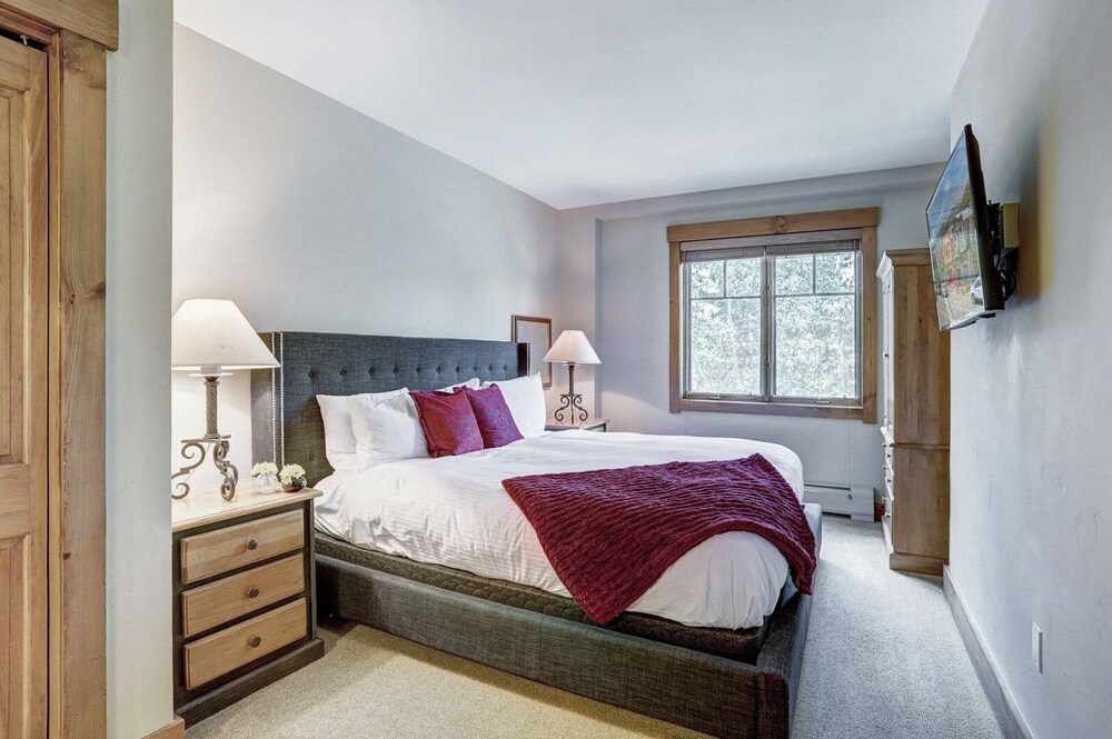 Ski-in Mountain Thunder Lodge 2 Bedroom Condo