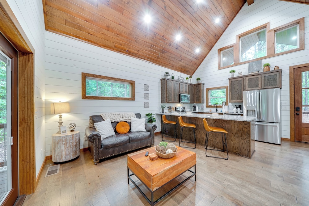 Fire Pit & Hot Tub: Couples Retreat in Broken Bow