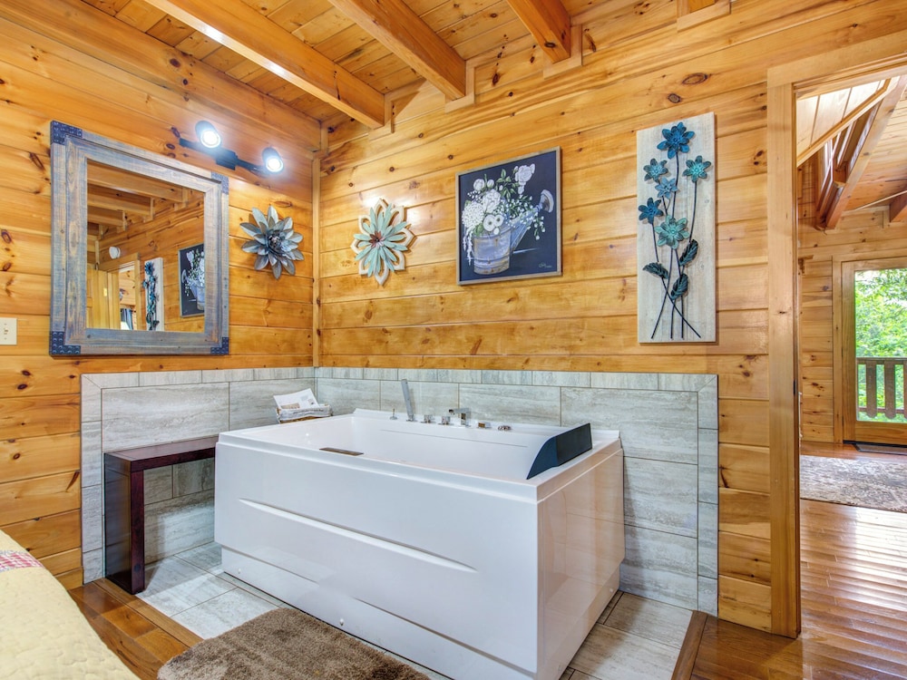 Macys Hideaway by Jackson Mountain Rentals