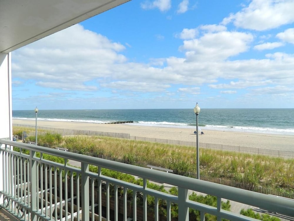Edgewater House 213