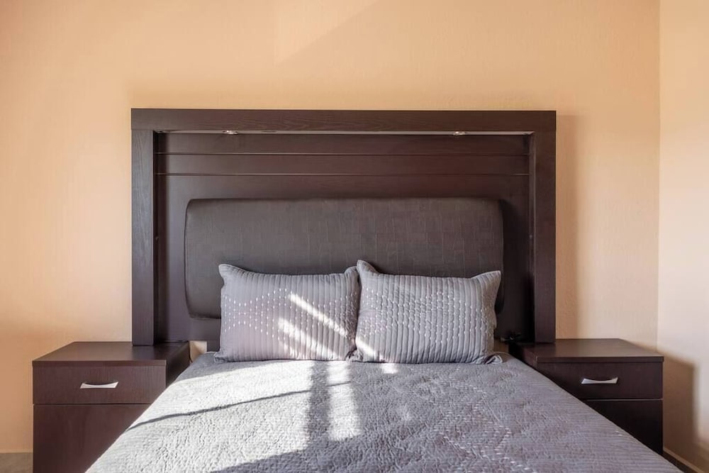 Apartment With Excellent In-town Location 2
