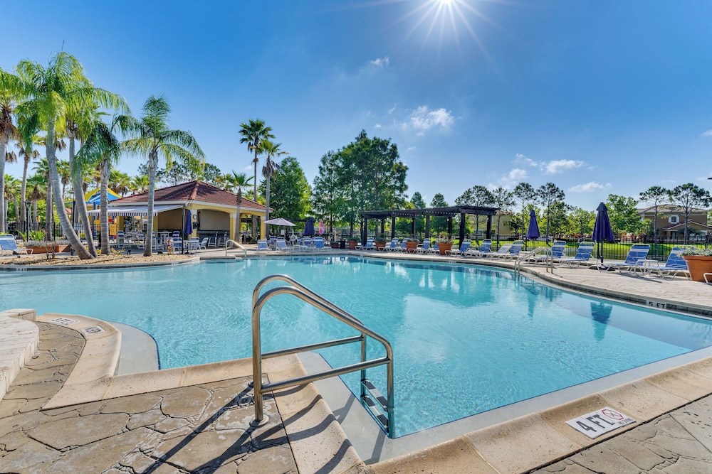 10 Mi to Disney Parks: Resort Retreat w/ Patio