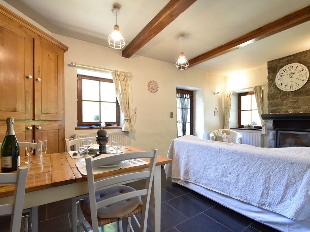 Cottage With Bubble Bath view 3