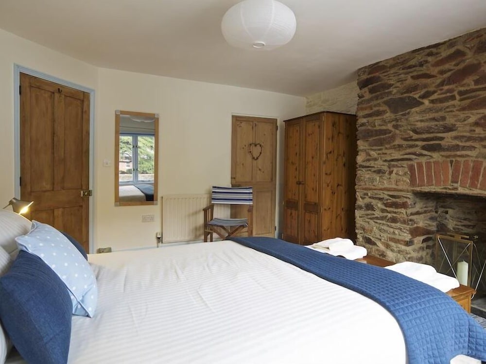 Armada Cottage view 4