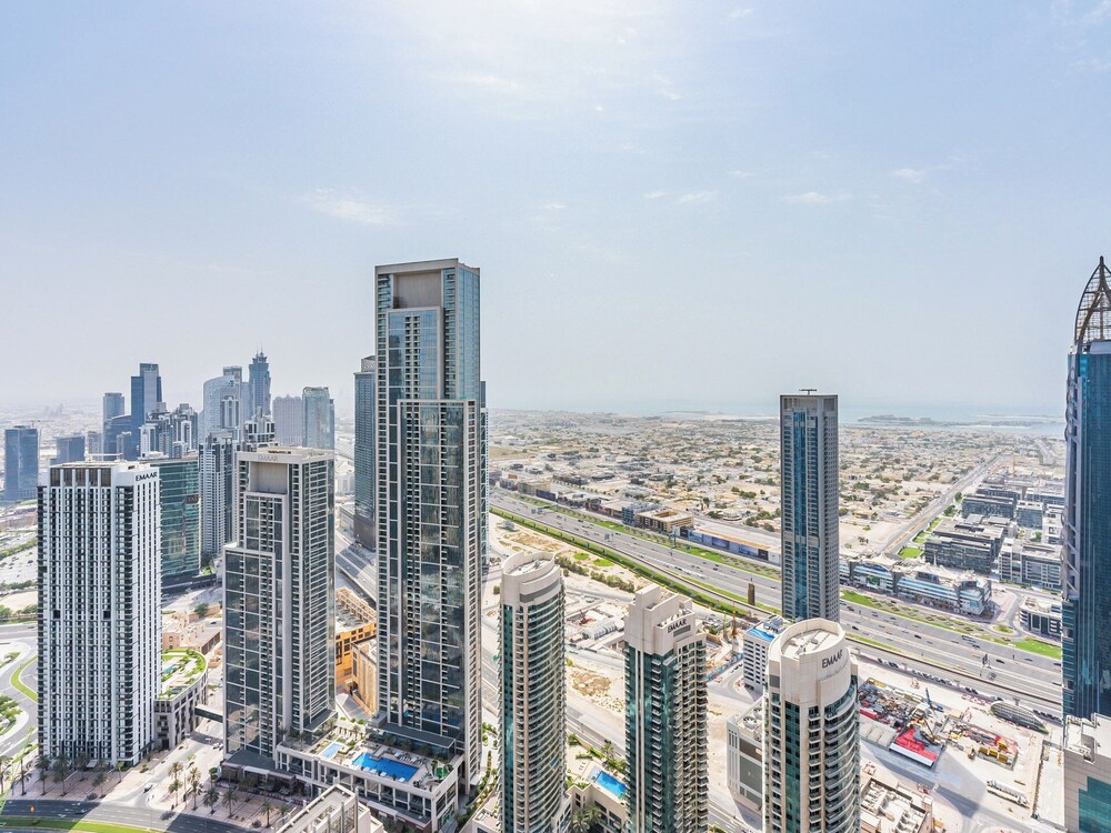 Elegant Apt with Prime Burj Khalifa View