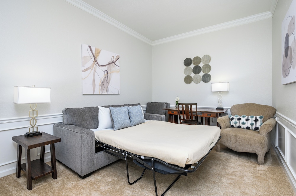 Penthouse Vacation Condo, Near the Parks - 2015